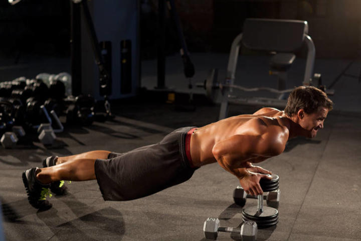 Отжимания с узкой постановкой рук