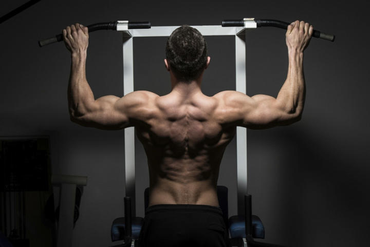 Как накачать рельефные плечи