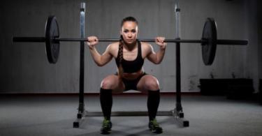 Приседания со штангой для девушек