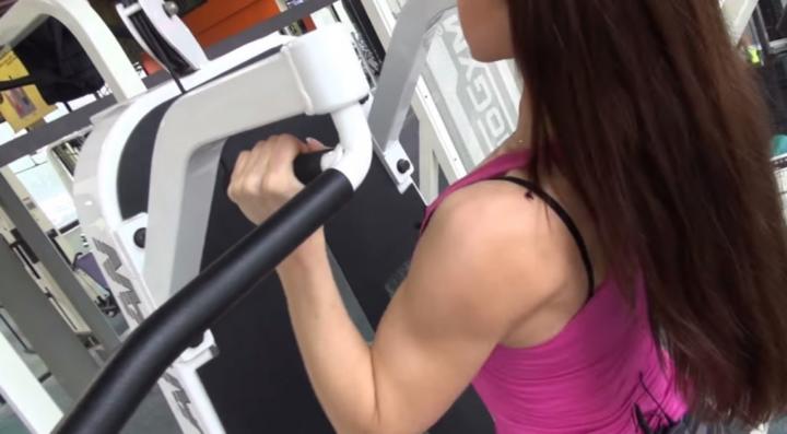 какие мышцы работают при подтягивании на турнике