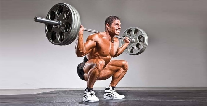 приседание со штангой на плечах