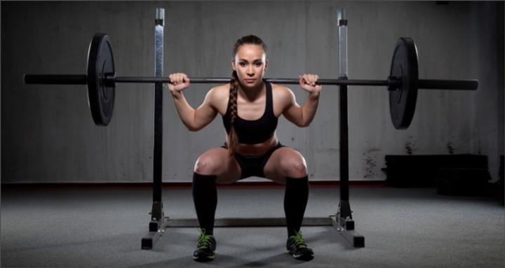 приседание со штангой на плечах