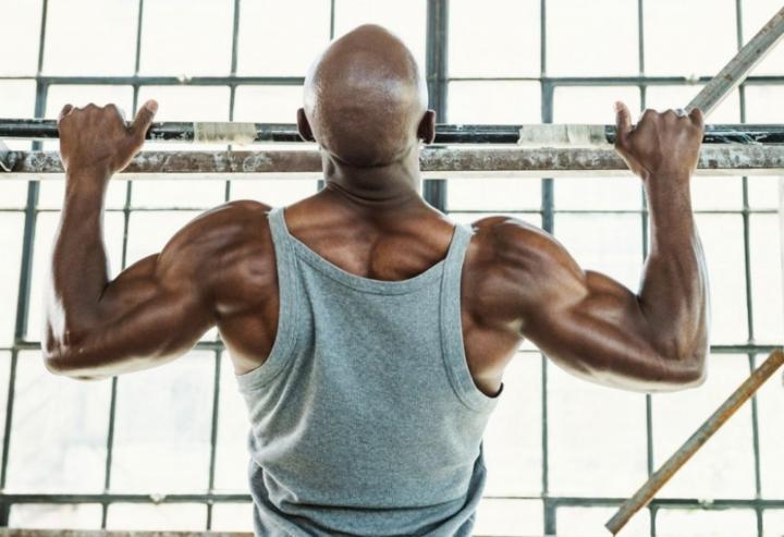 подтягивание из виса на высокой перекладине