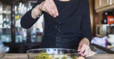 какие продукты задерживают воду в организме